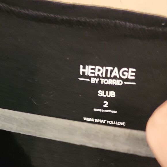 Torrid Size 2 Black Short Sleeve Tee Effortless Style - Picture 2 of 2